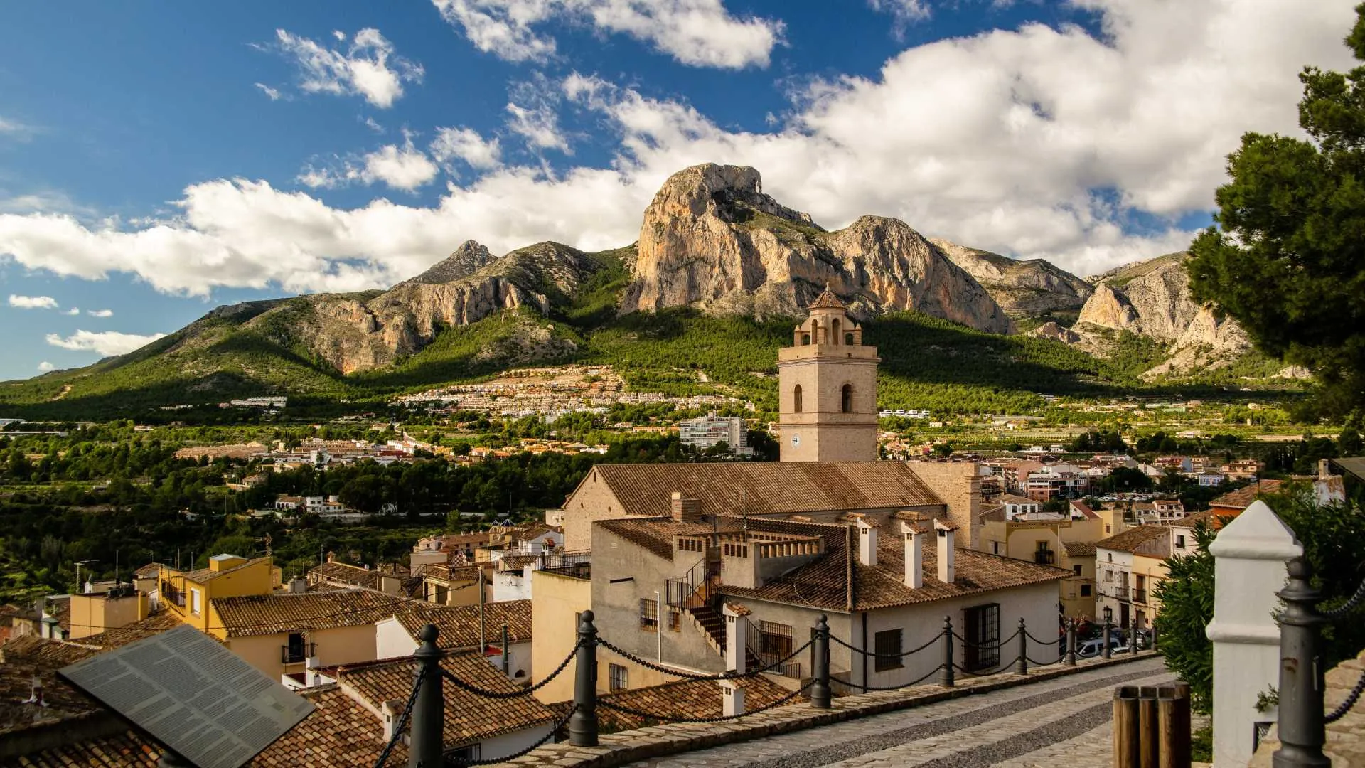 Polop village and mountain setting